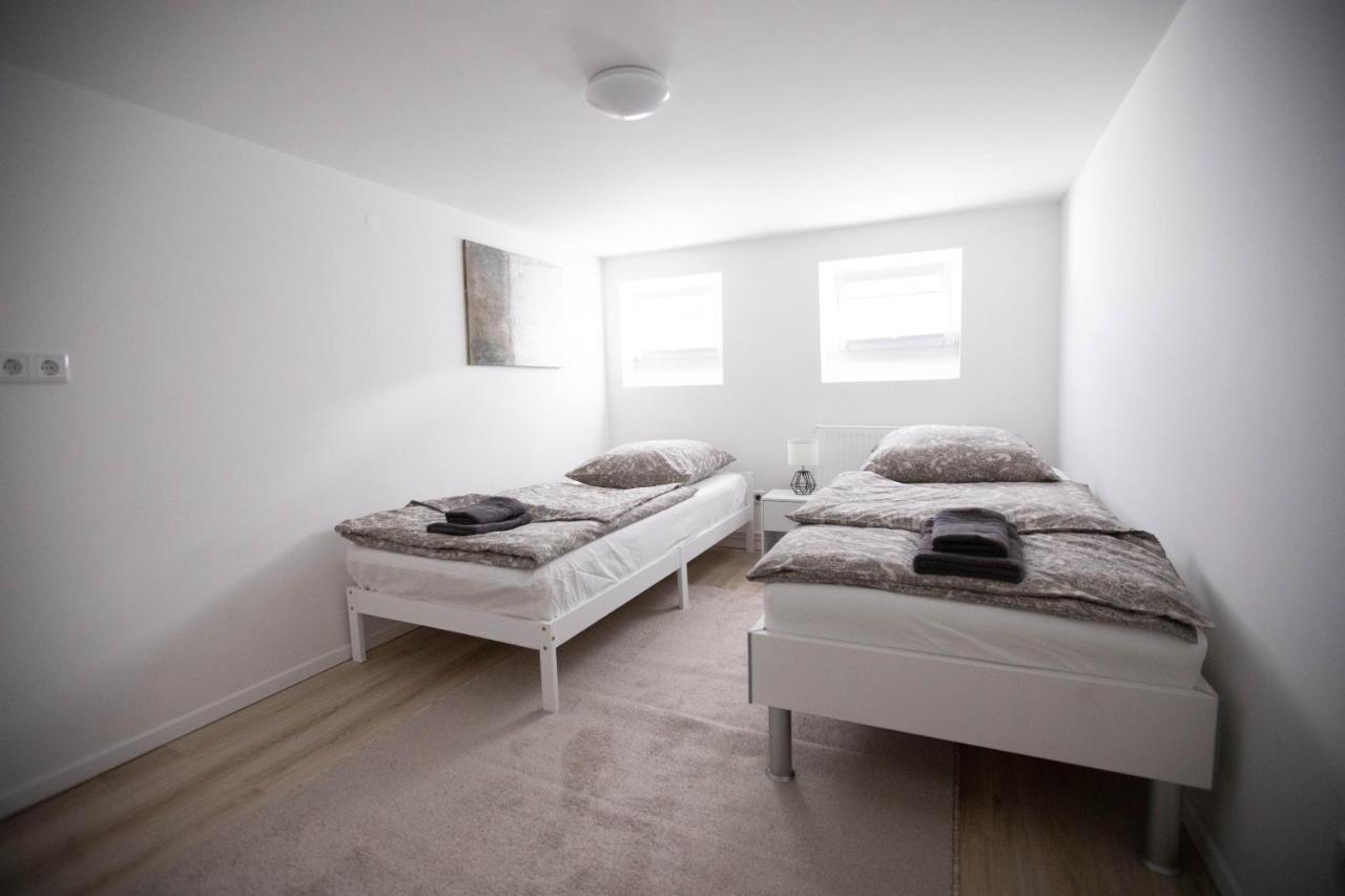 80Qm - 4 Rooms - Private Parking - Keller-Basement - Mallibase Apartments Hannover Kültér fotó