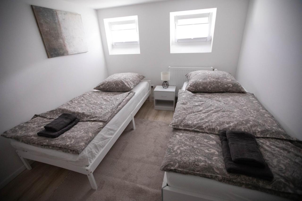 80Qm - 4 Rooms - Private Parking - Keller-Basement - Mallibase Apartments Hannover Kültér fotó