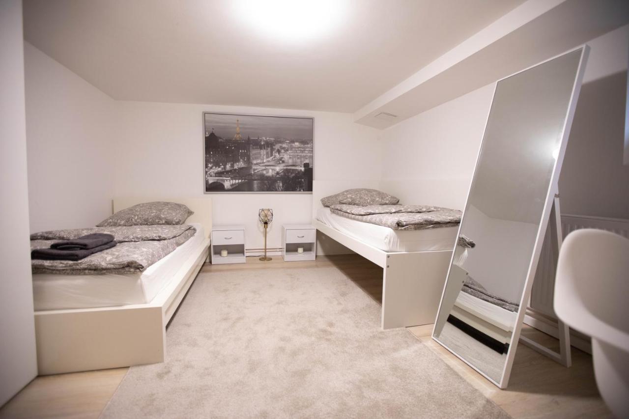 80Qm - 4 Rooms - Private Parking - Keller-Basement - Mallibase Apartments Hannover Kültér fotó